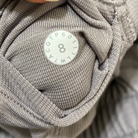 RARE Lululemon Hotty Hot Short Dark Chrome - Picture 4 of 4